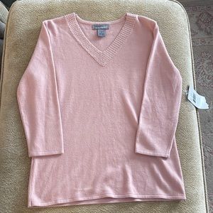 V-Neck Rosewater colored sweater - NWTS